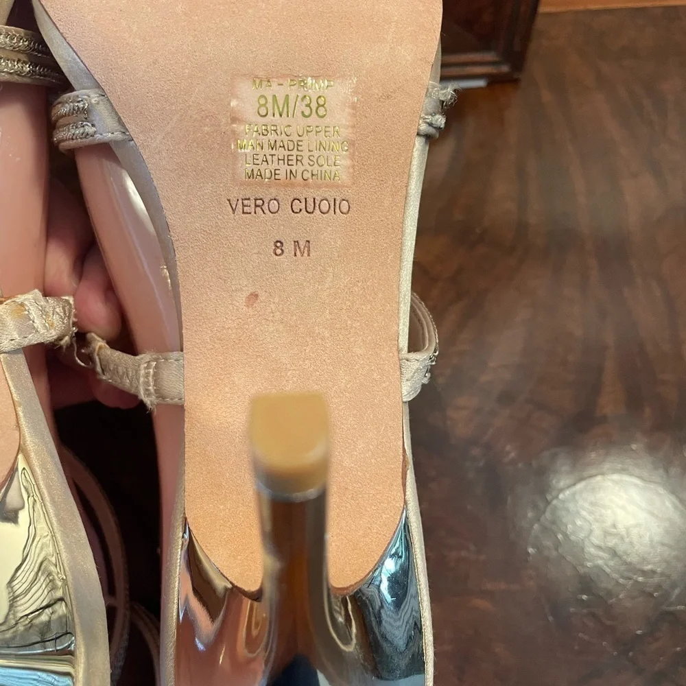 BCBG MAX AZRIA 8M Elegant Gold Strappy Women's Sandals ankle Strap 4” Gold heel